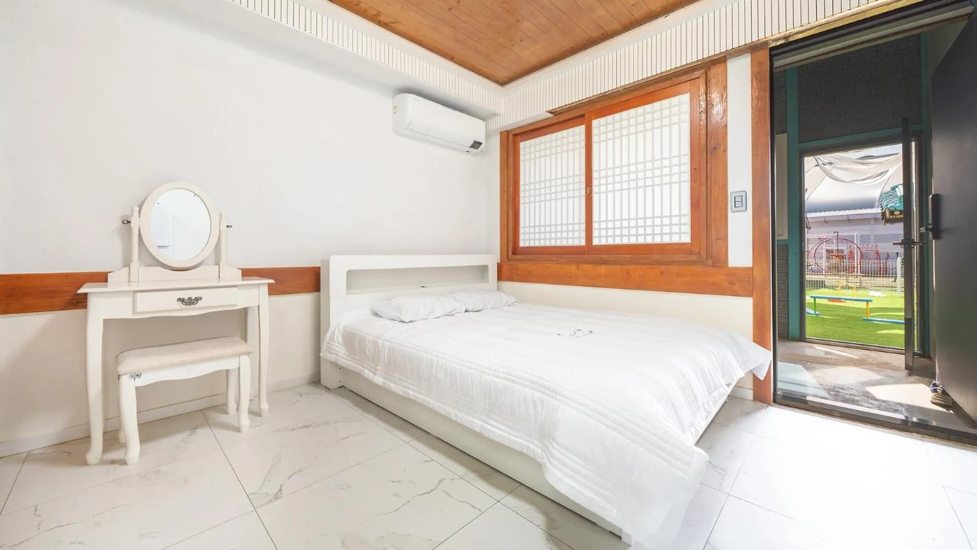 Seonjaedo Gaekkul House Pet Pension Incheon South Korea